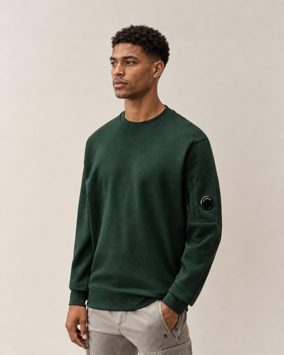 CP COMPANY LENS CREWNECK SWEATSHIRT – PONDEROSA PINE GREEN