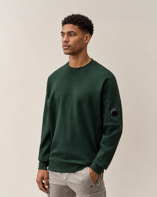 CP COMPANY LENS CREWNECK SWEATSHIRT – PONDEROSA PINE GREEN