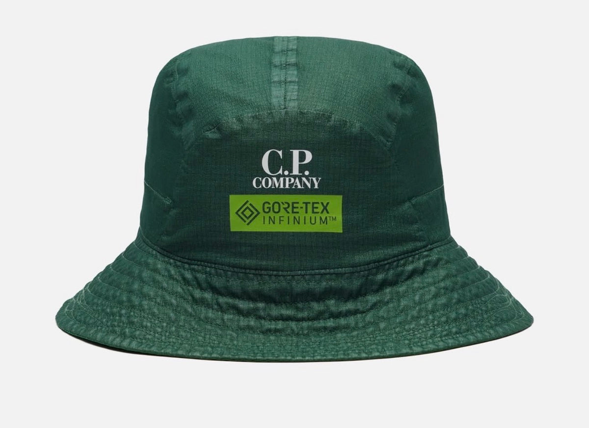 C.P. COMPANY GORE-TEX INFINIUM BUCKET HAT – GREEN